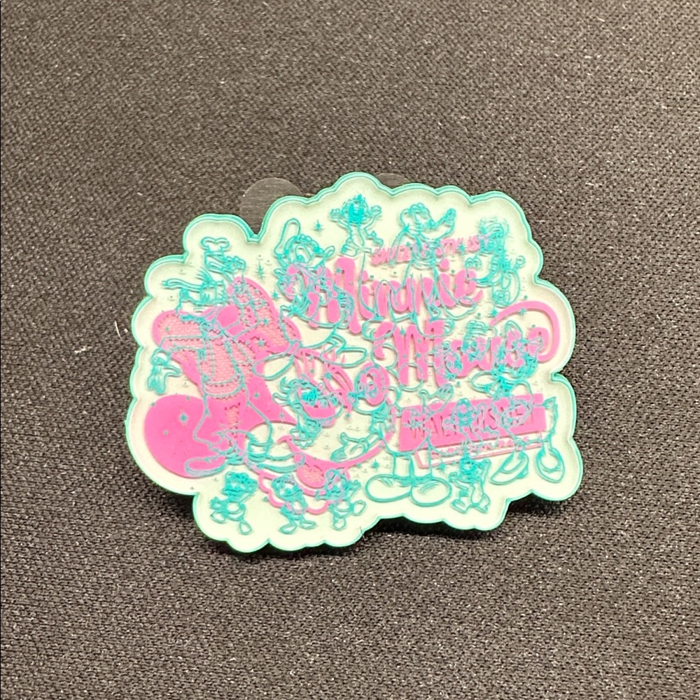 Disney Trading Pins: Minnie Mouse - Sweet and Stylish - Mickey's Pals